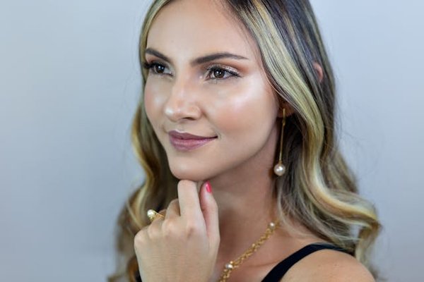 Comment choisir la coiffure qui convient à la forme de votre visage